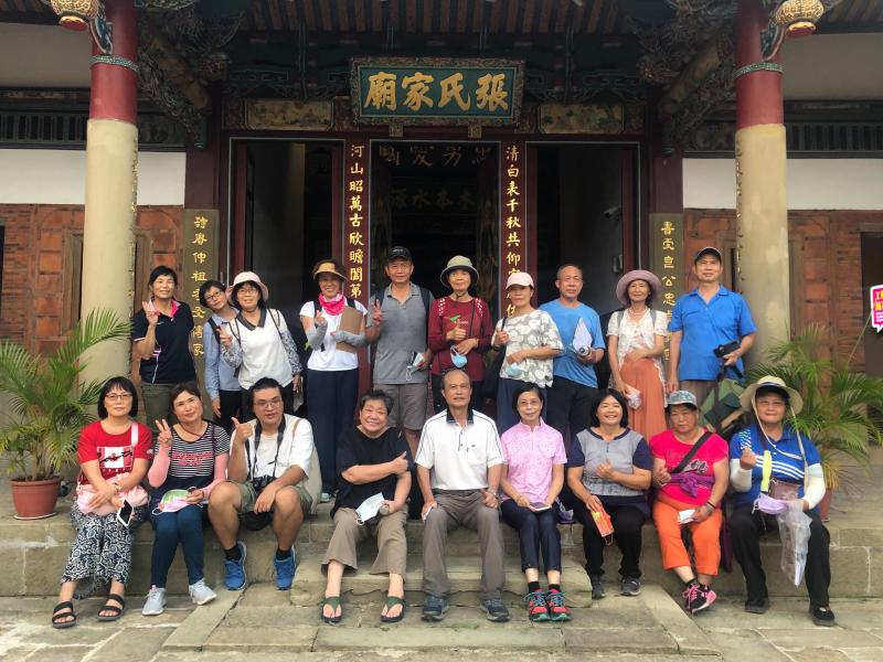學員在張氏家廟進行合照