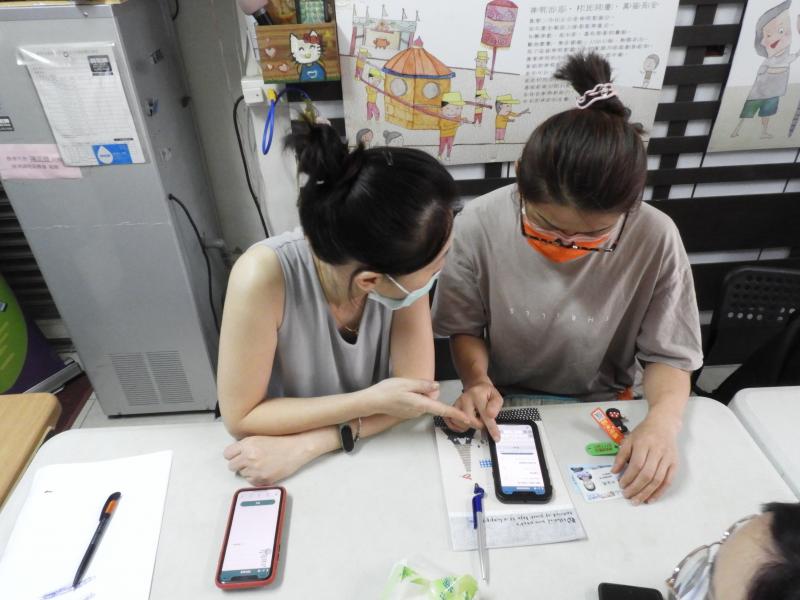 有的剛來臺灣不久，語言上還是有困難，還好有學員能互相溝通。