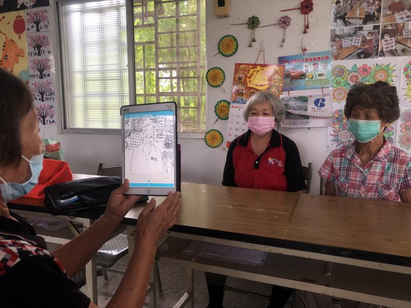 學員用平板拍照(線條)