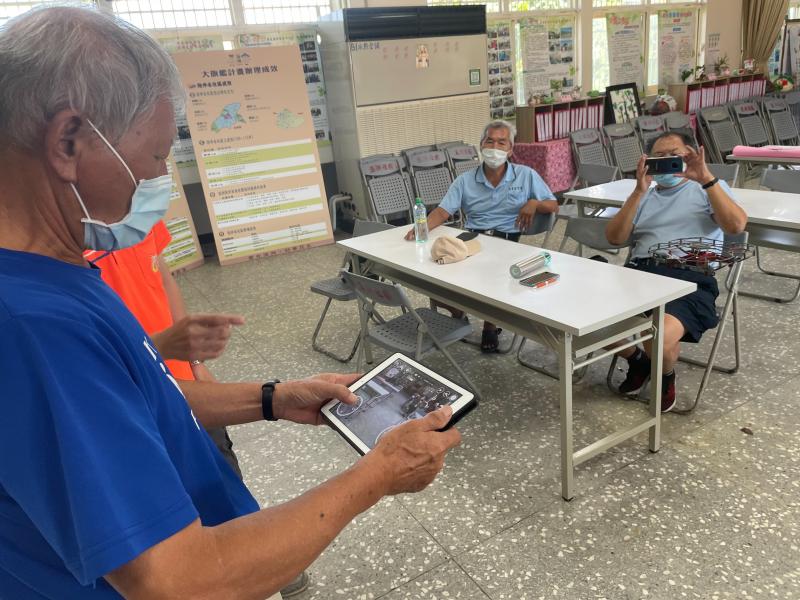 實際給學員們操作無人飛機