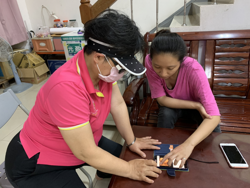 許姓學員經營實體運動用品服飾店，前來學習如何在網路平台行銷。