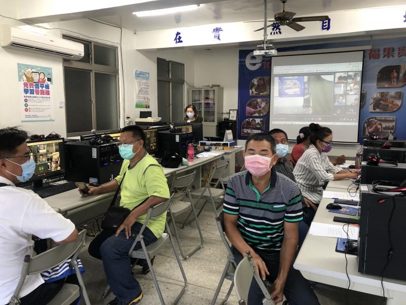 各社區小旅行成員參與DM及海報設計