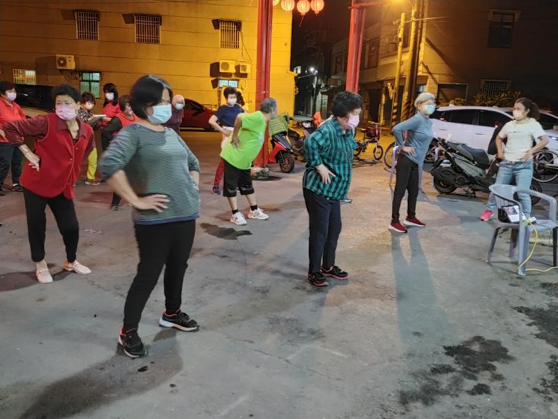 大家一起動一動