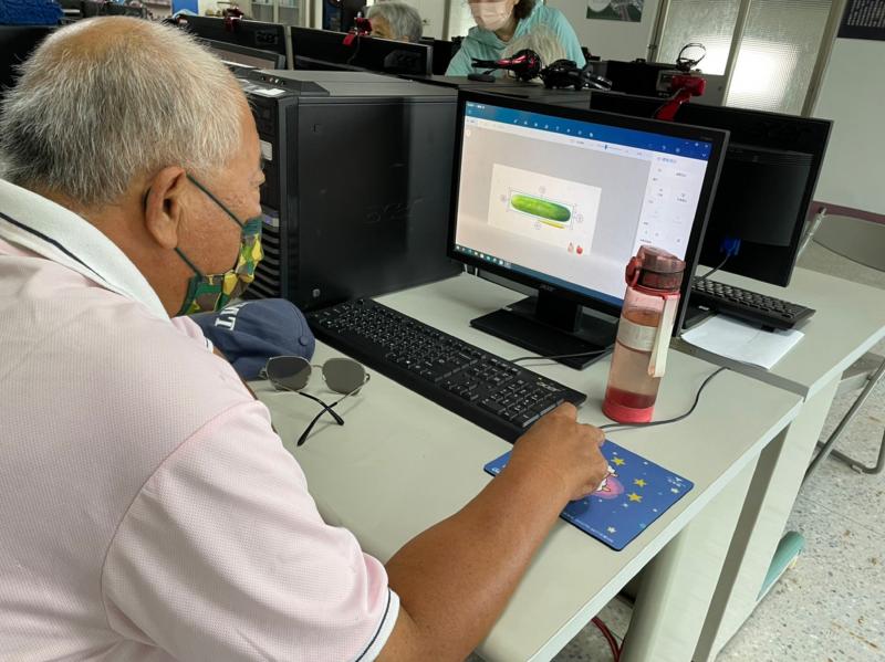 學員從標示小物製作開始