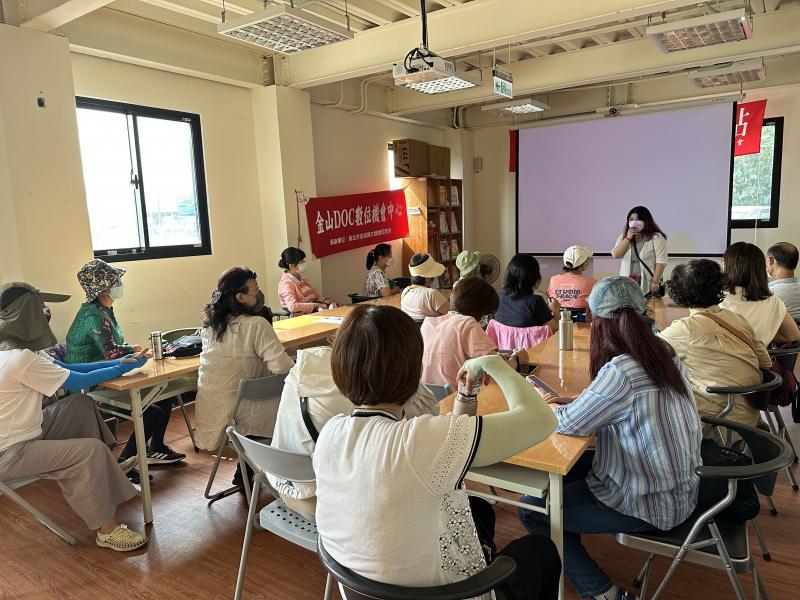 外出拍照老師請學員拍照直式.橫式都要拍