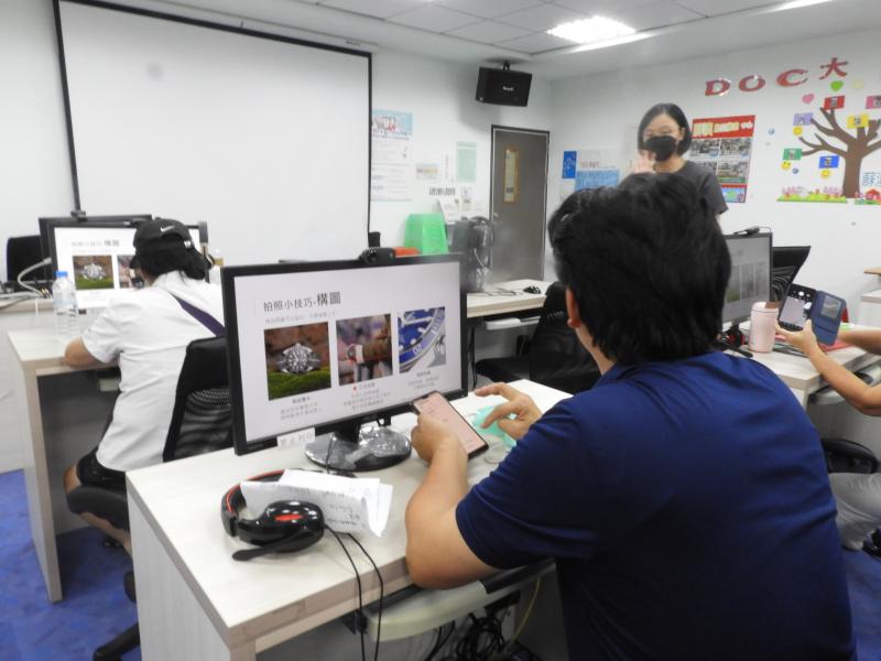 講師解決創業中的學員很多問題