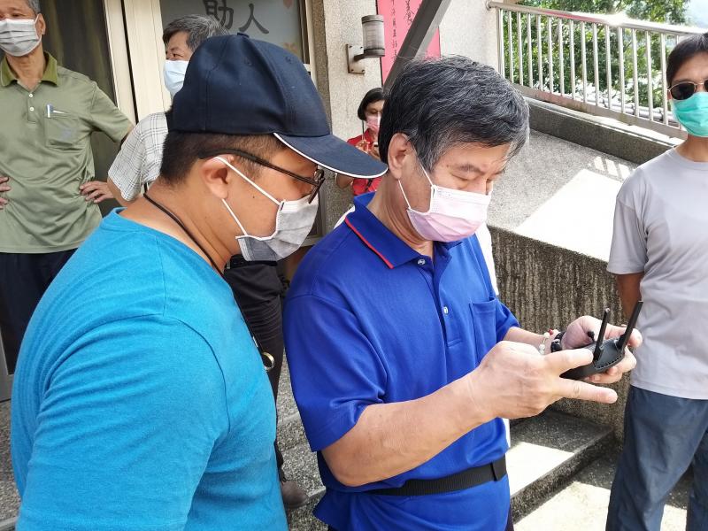 學員實際操作空拍機