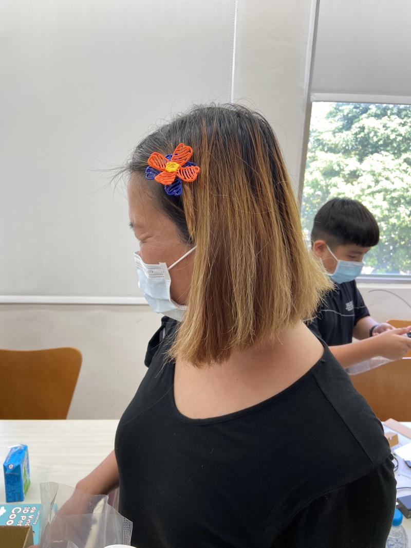 親子的創意無限，可愛的花朵戒指也可變身成為頭上俏皮的髮夾!