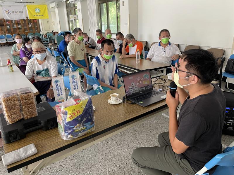 講師特地準備一堆餅乾作為獎獎問答的獎勵，