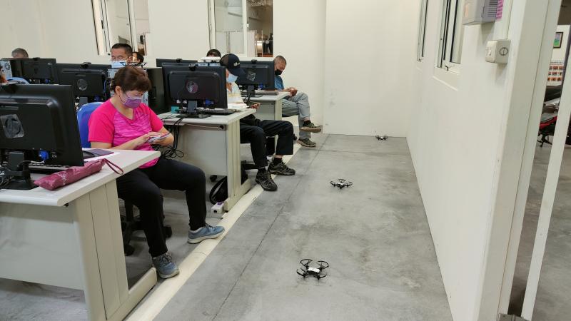 看我寫的程式飛的順不順