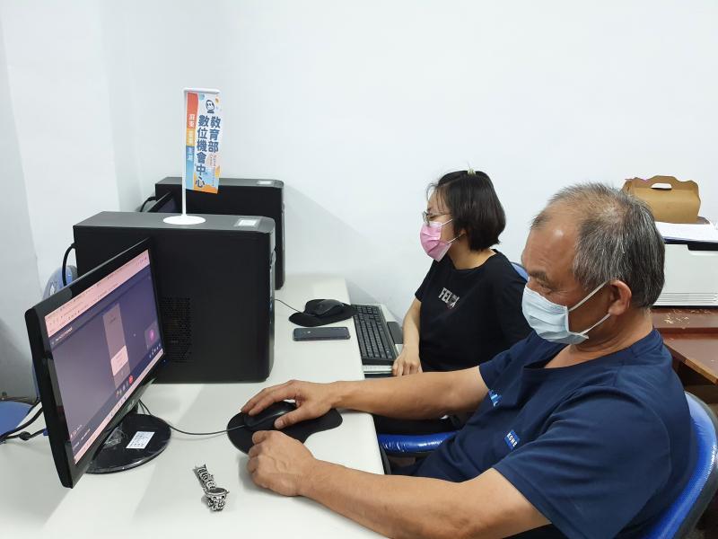  學員學習Google表單問卷及進階使用方式，增進個人實用需求性