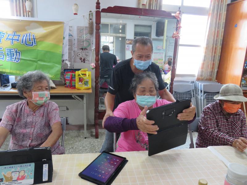 換長輩們操作囉