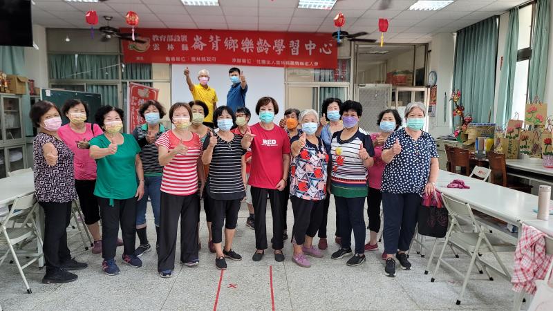 課後全體學員合影。