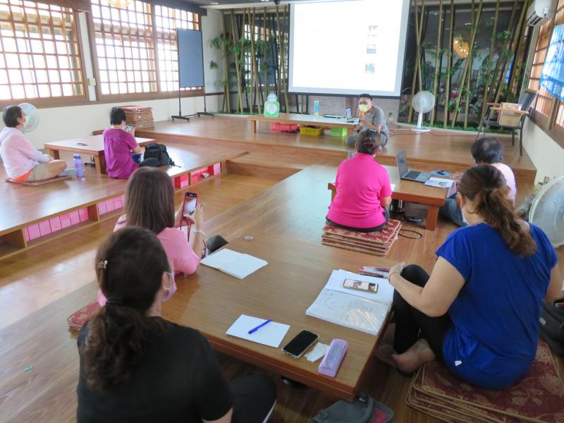 接著開始讓學員了解紛絲專頁中所需元素有哪些