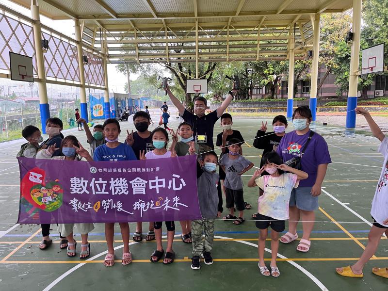 小人一號小朋友與講師的合照。