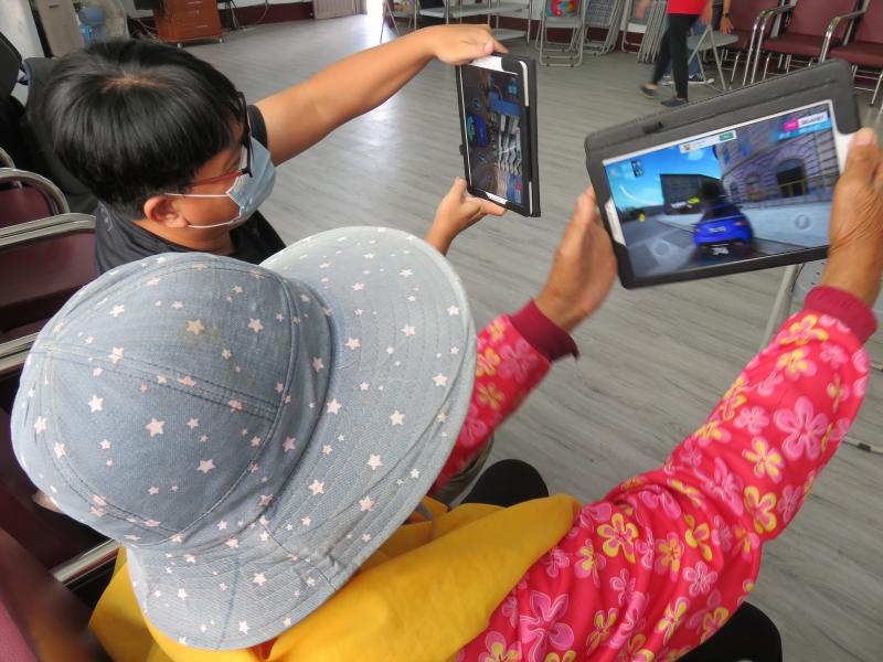 哈~跟老師比賽看誰厲害~