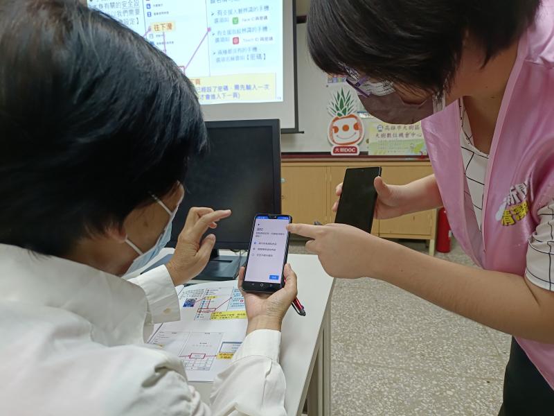 講師為學員解答如何設定手機上的通知