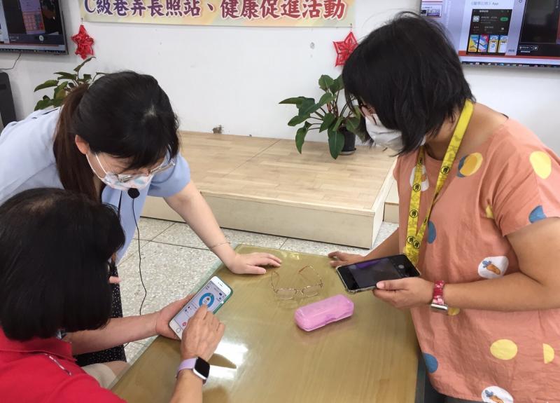 利用簡單記帳統整收支紀錄，建立圖表分析