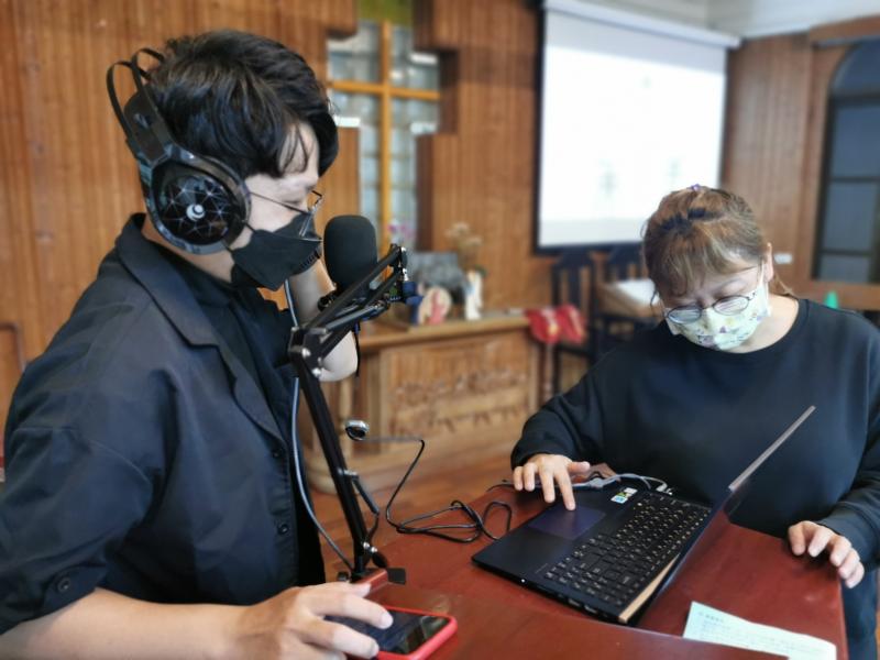 第二堂課實體課程,學員將自己的聲音錄製成podcast