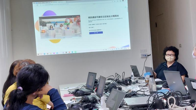 講師介紹Teams新增點名背景功能