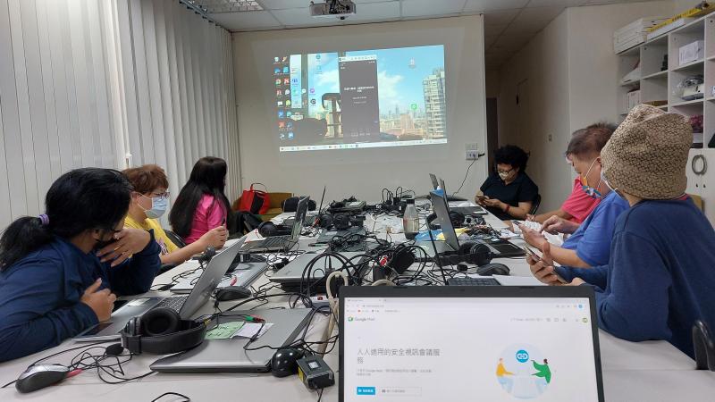 學員練習使用3種常用線上會議軟體，練習發起會議。