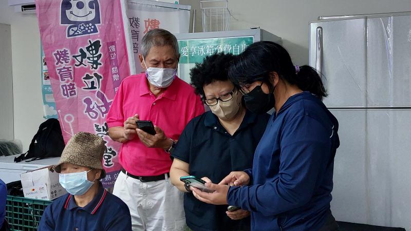 講師很有耐心個別教導學員的問題