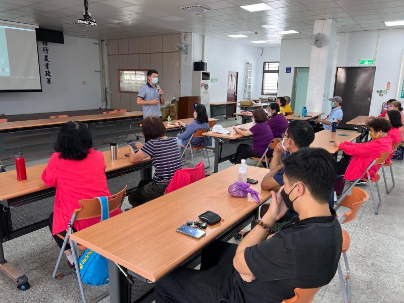 下午的課程老師教了大家怎麼做剪輯