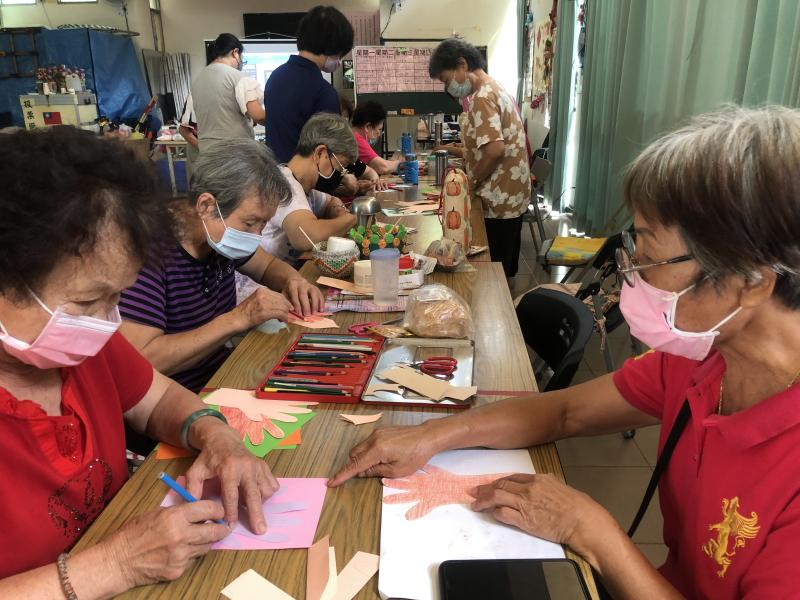 學員互相協助-1