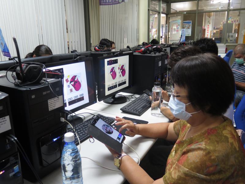 專注與好學的學員，透過數位學習，設計創作專屬的LINE圖。