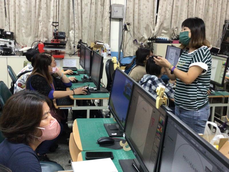 -講師授課講解中上課畫面