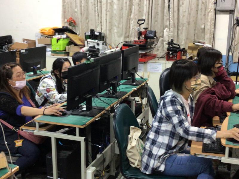 學員上課學習操作畫面