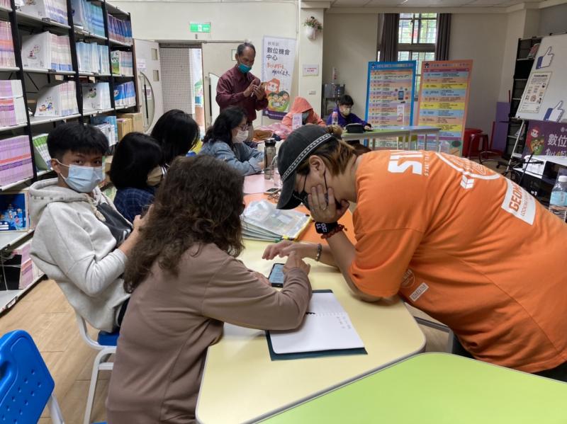 正在努力學習的學員