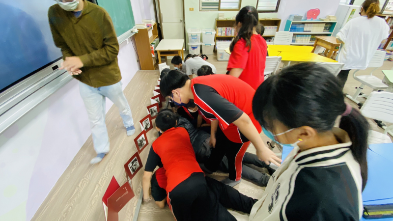 講師的作品太誘人了，都要蹲下欣賞