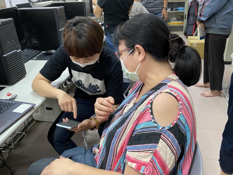 藉由手機記帳APP，透過圖表分析，快速簡視收支內容，提高查帳的工作效率。