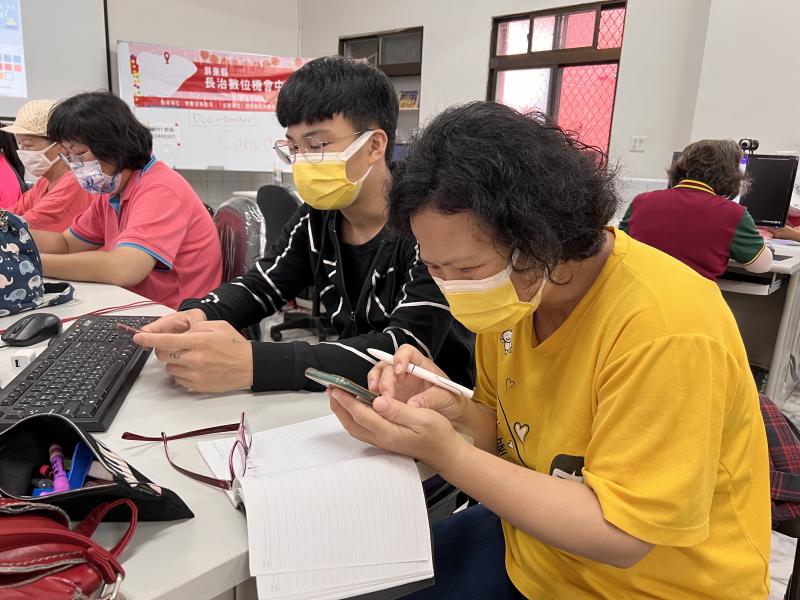 親子共學，透過數位學習增加情感。