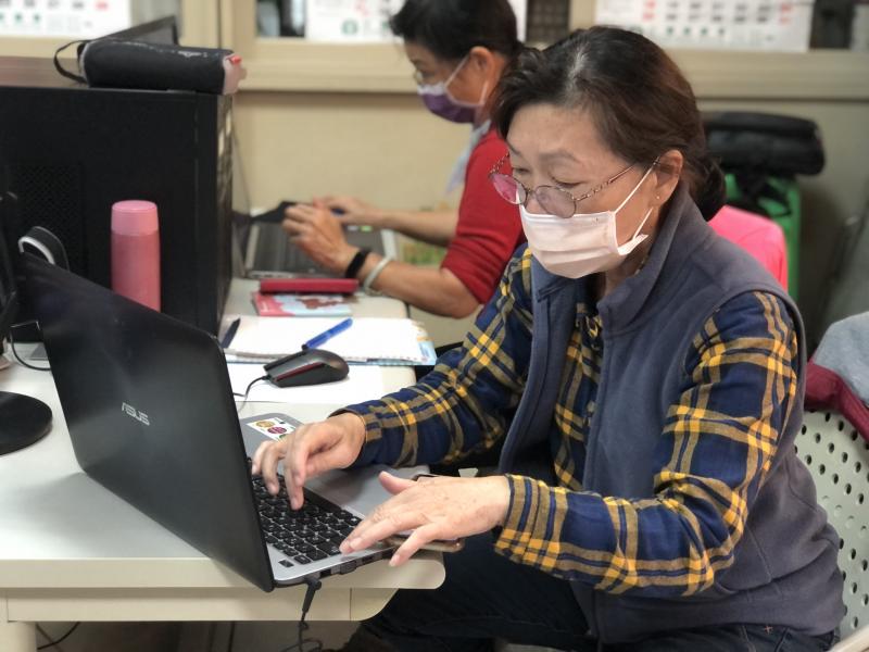 學員帶筆電逐步操作