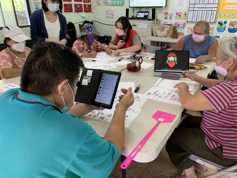 練習用手機LINE來查詢文字與貼圖範例