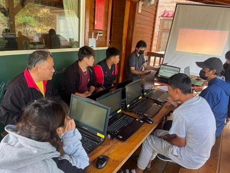 感覺這一次大家都會有非常不錯的產出，跟著講師的講解學，員們也都非常的認真.