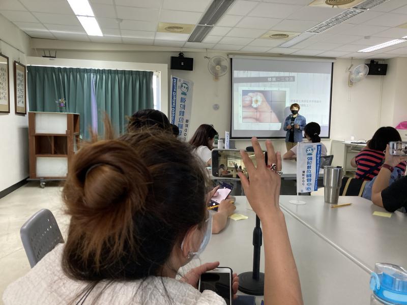 學員一邊學習一邊操作記錄