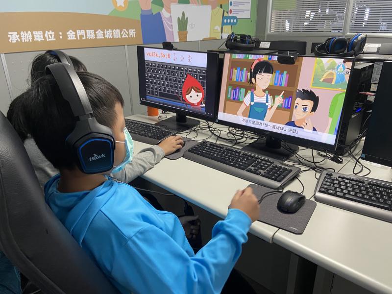 學員嘗試利用學習中心資源