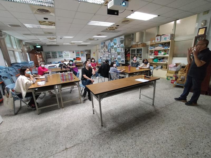 孟講師的授課照