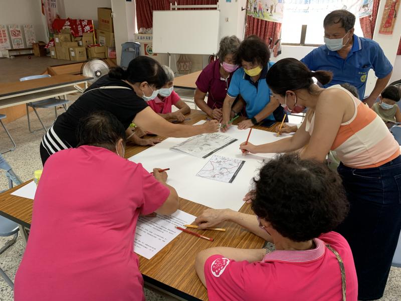 社區故事創作從社區地圖開始，大家一起討論石磊社區地圖呈現樣子