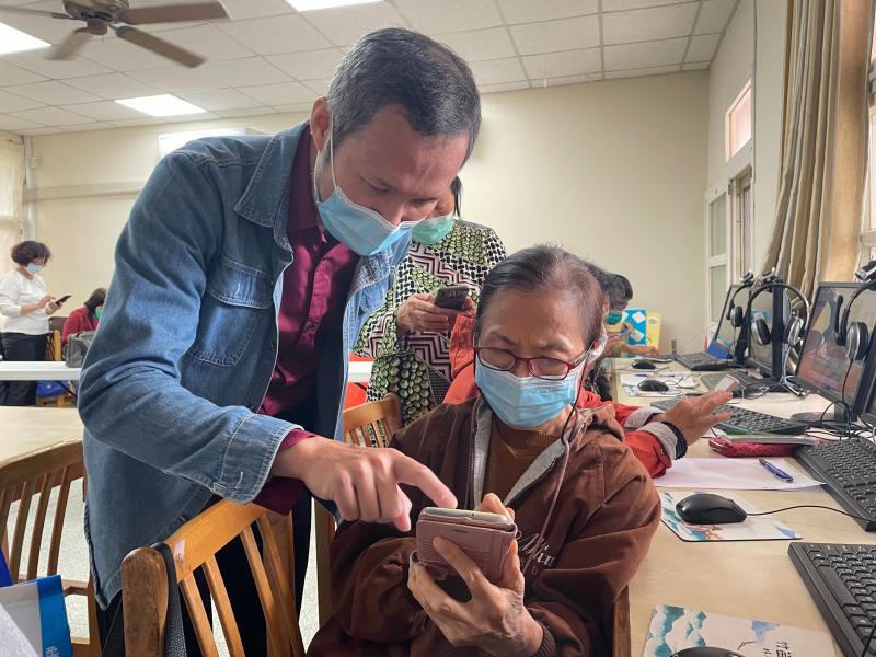 老師細心的教導