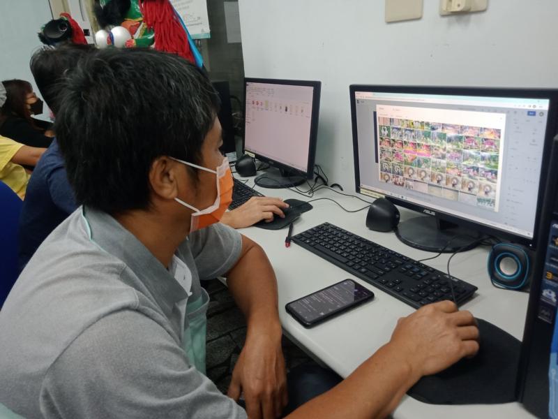 學員嘗試練習將圖片素材編列至協作者個人網站的後台管理