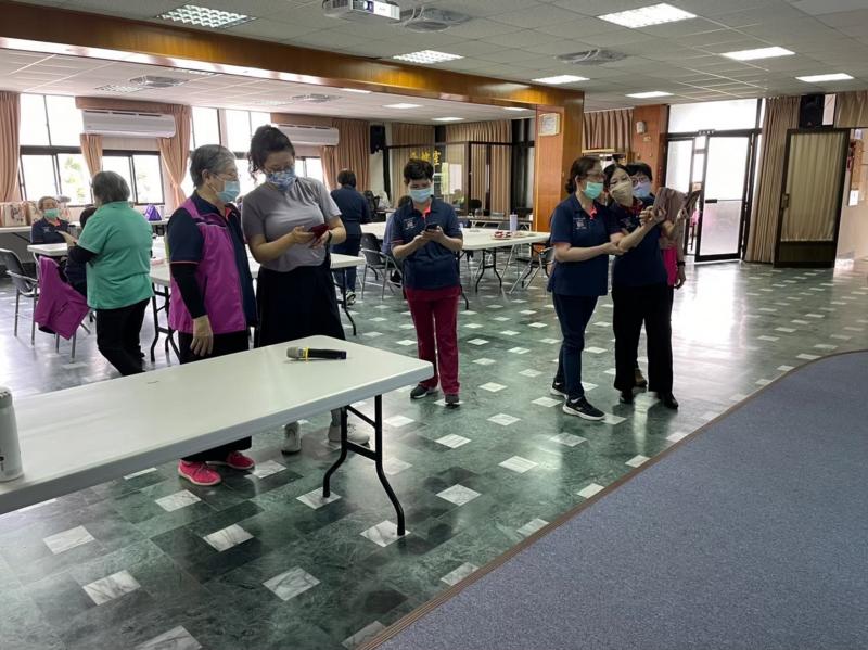 講師與學員上課畫面