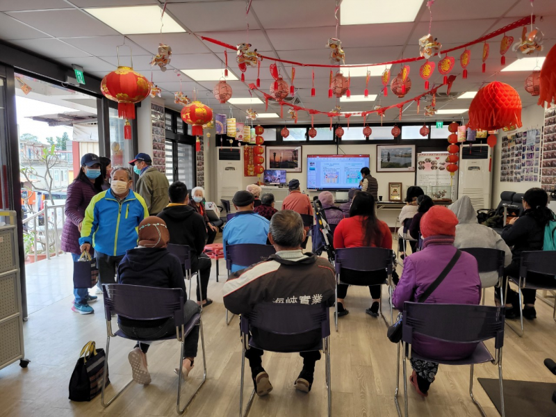 學員們參與「學習一點通」、「學習一把罩」的線上學習活動，學習總分達標，還能參加抽獎哦！