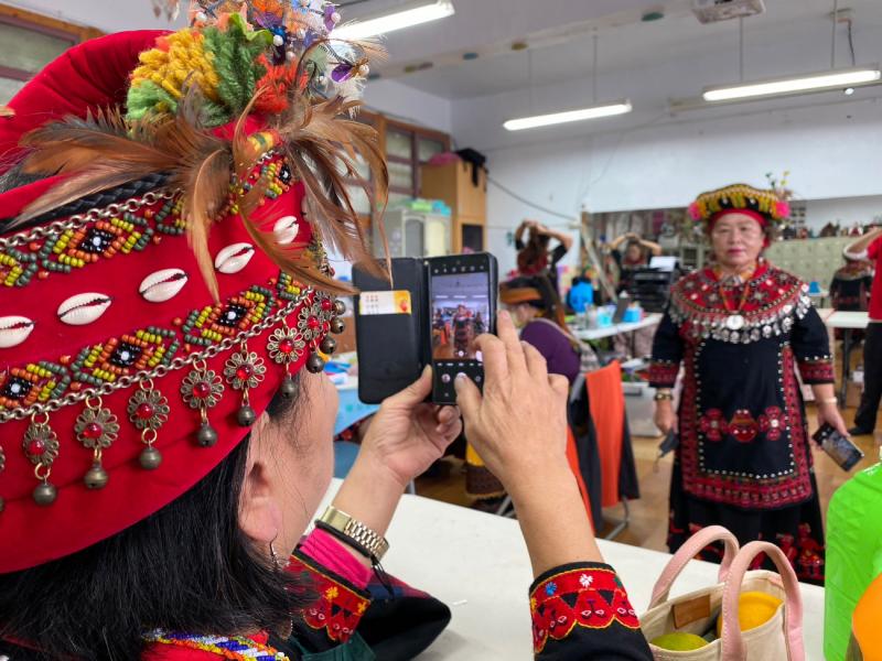 學員學習如何拍人像