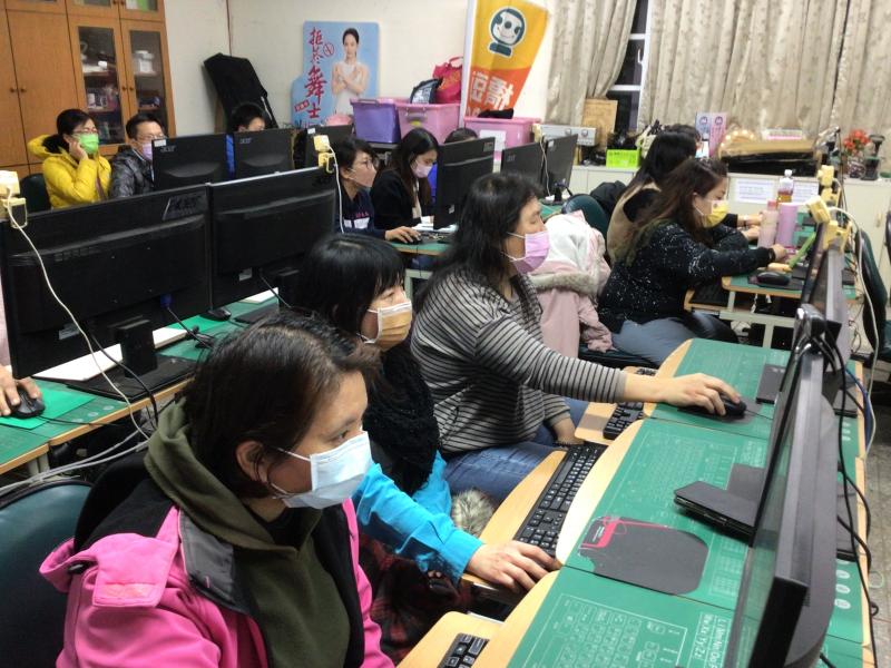 學員課程實務操作上課情形畫面