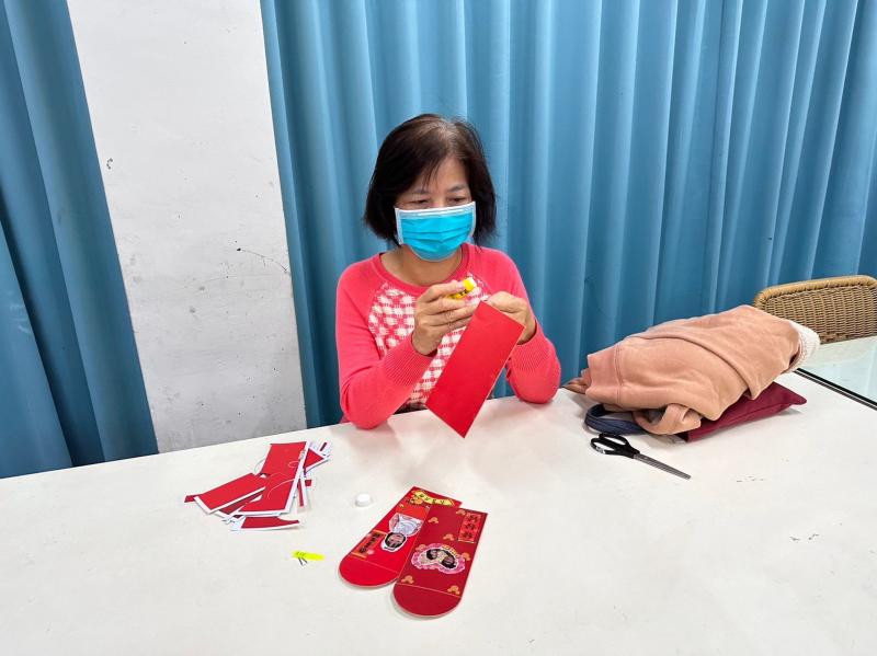 DOC用心選用了特殊紙材,讓紅包袋看起來更加有質感,DOC同時也教學員們如何自行到便利超商印製  學員開心得帶走自己做的成品,一起過個幸福的新年~~!!