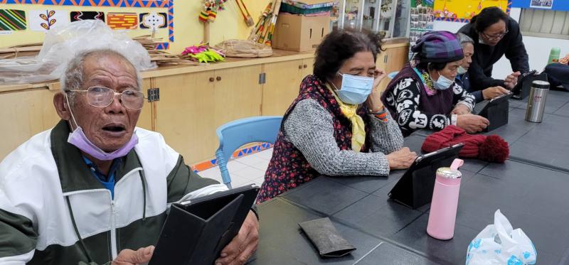 老師，我學得如何，抬頭看一下，來指導一下